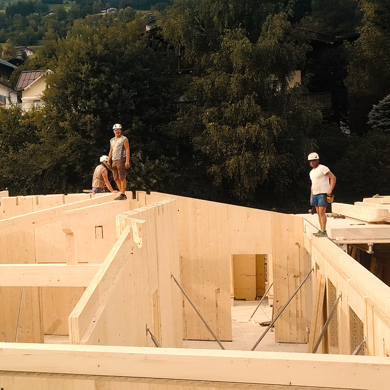 Massivholz Wände versetzt von Zimmerer